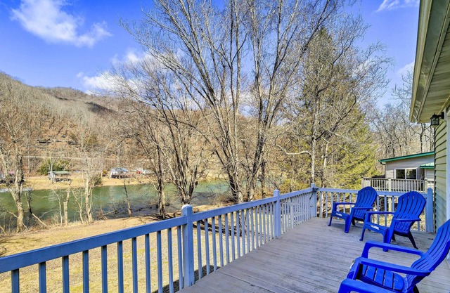 Waterfront Cottage on Greenbrier River!