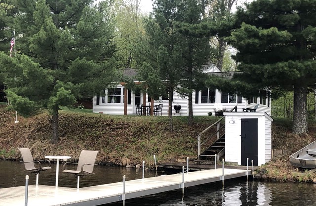 Waterfront Cottage on Beautiful Goodrich Lake with kids vintage bunkhouse.