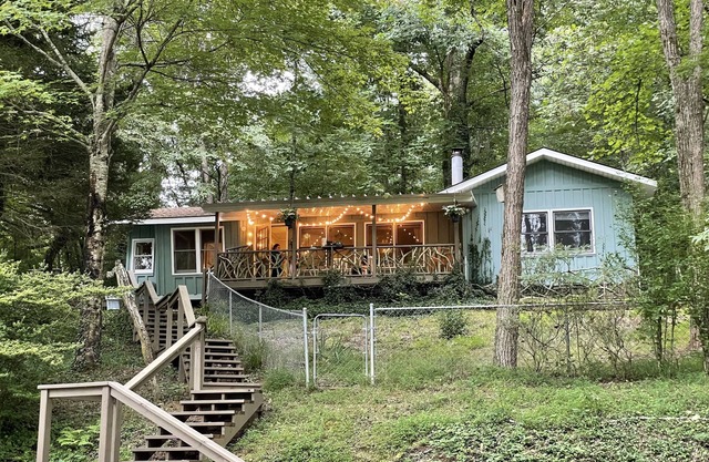 The Cottage at Hemlock Pond- Fishing- Game Room 4 miles to downtown Franklin, NC