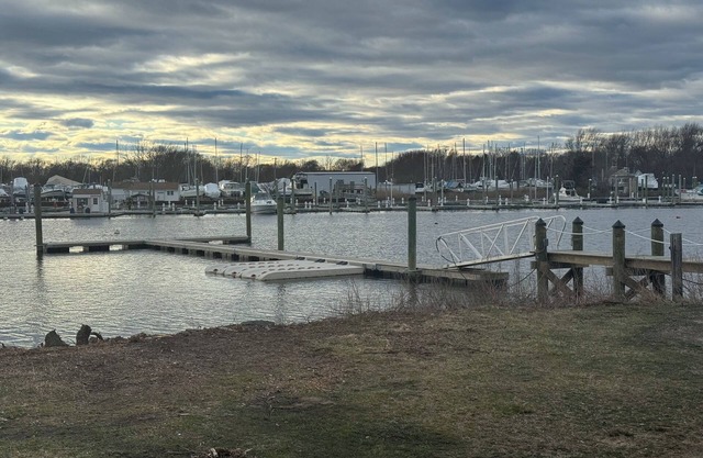 Waterfront cottage on Warwick Cove.