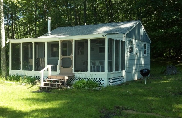 Waterfront Cottage, ruhig und abgeschieden, am Swains Lake