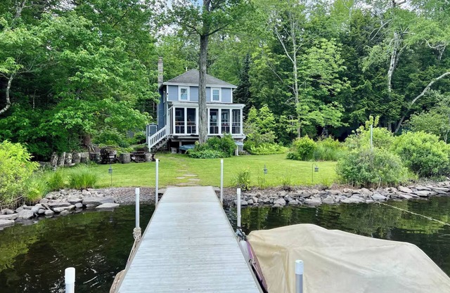 Waterfront Cottage Retreat By Evergreen Home
