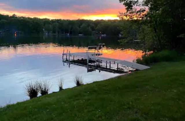 Waterfront Cottage -Stone Lk - Sandy/ Dock - Pets