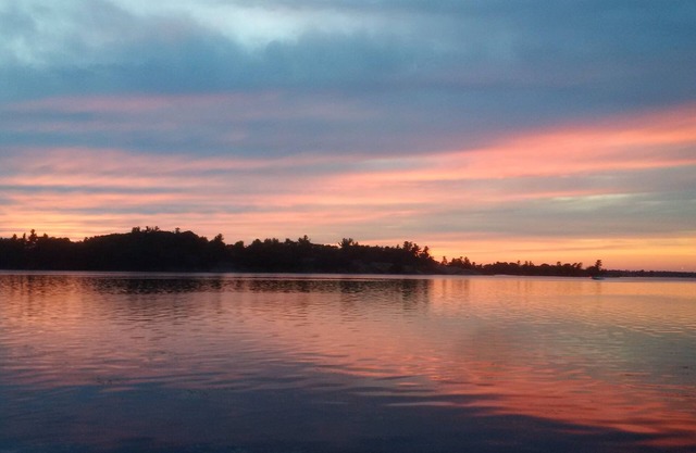 Waterfront Cottage mit Dock Great Fishing und herrliche Sonnenuntergänge - 6 Personen