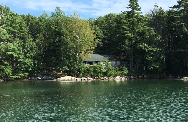 Cottage am Wasser mit Sonnenuntergängen, Whirlpool und Zugang zum Dock