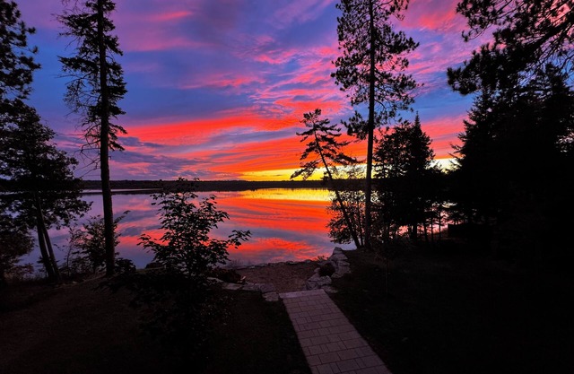 Waterfront Cottage with Hot Tub and Sunset