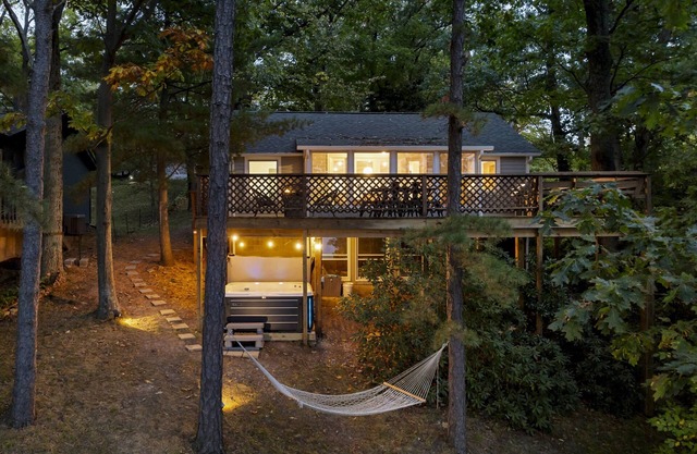 Waterfront Cottage with Hot Tub on Seneca Lake FLX Wine Trail