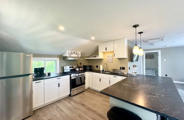 Waterfront/Dog Friendly/Firepit/1 bedroom 2 beds