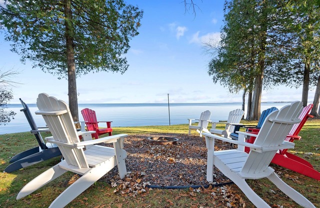 Private and Family-friendly Waterfront Cottage