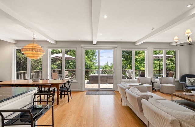 Waterfront dream cottage with pool table, fire pit