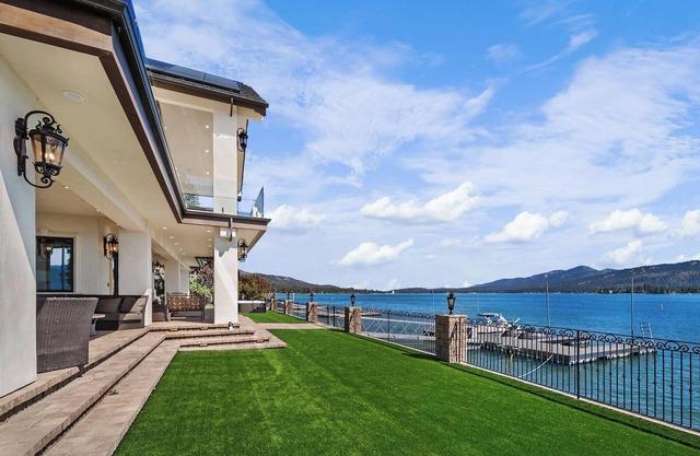 Waterfront Dreams: Luxurious Lakefront! Incredible Views! 5 Masters! A/C! Extravagant Outdoor Living! Hot Tub! Pool Table and more!