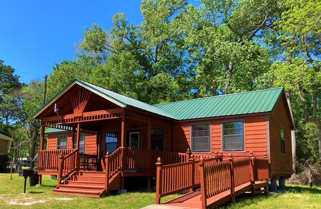 Waterfront Dual-Master Suite cabin