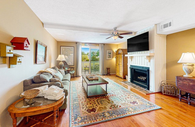 Waterfront end condo with lagoon & golf views - central AC & washer/dryer