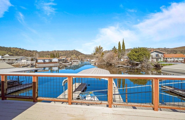 Waterfront Retreat-HotTub-Arcade-FirePit-LargeDeck-PedalBoat-CoveredDock-VIEWS