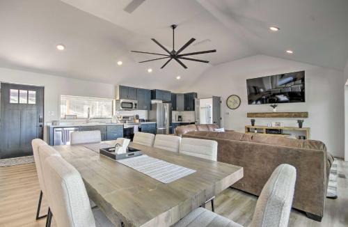 Waterfront Escape Ozarks Home and Guest House!
