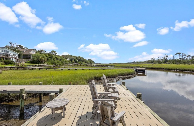 Waterfront Escape – Golf Cart, Dock, Kayaks & Stunning Marsh Views