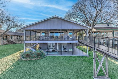 Waterfront Family Home for 12 w Deck & Lake Views