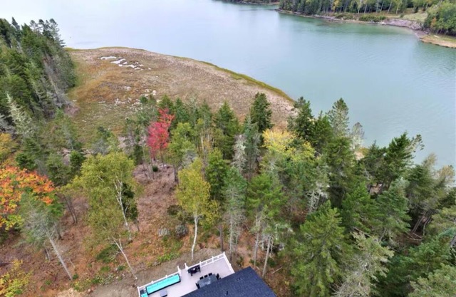 Waterfront Family & Pet Friendly Home w/ Hot Tub & Game Room! [Sandpiper Shores]