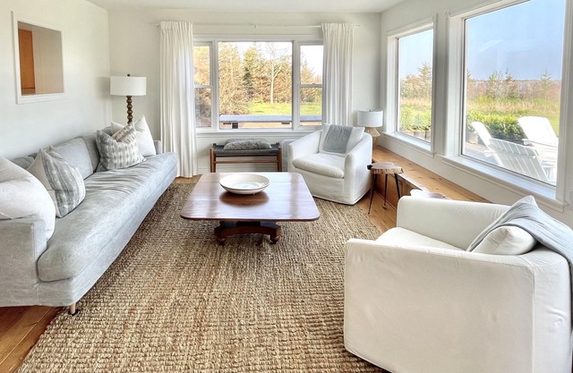 Waterfront Farmhouse - Renovating - ready June 30 2022