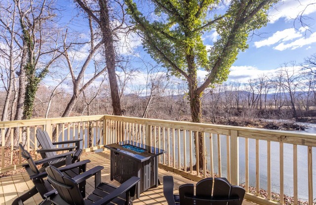Waterfront Fire Pit Hot Tub Brand new decor Updated Spaces Gorgeous views of Shen River
