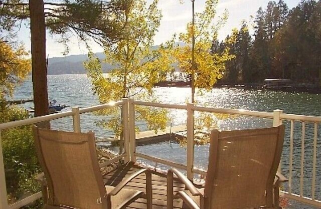 Waterfront Flathead Lake Home (nicht Wohnung) ~ Decks ~ Dock ~ ruhigen Nachbarschaft