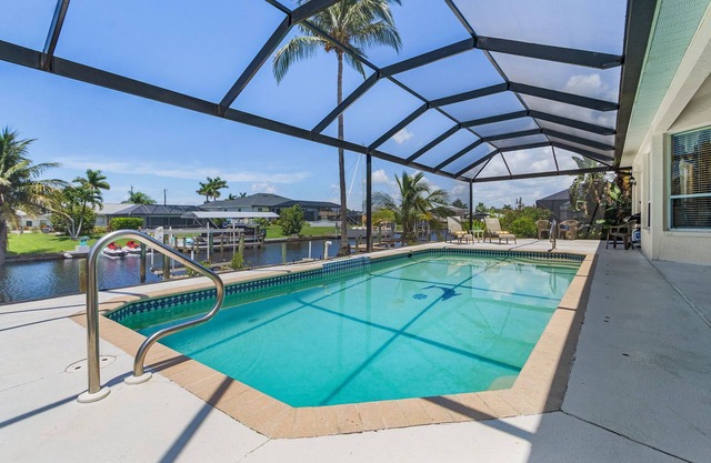 Waterfront Fun with Heated Pool, Private Dock & Gulf Access – Tropical Delight - Roelens