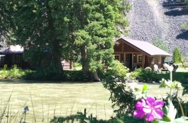 Waterfront Gallatin River access w/fire pit - Historic Fly Fishing Cabin