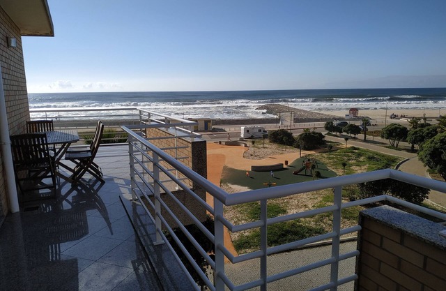 Waterfront, Gated Community mit Pools, 2 Schlafzimmer, 2 Toiletten, bis zu 6 Personen.