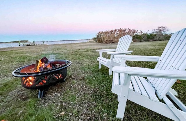 ⭐️ Waterfront Getaway w/ Private Dock & Fire Pit ⭐️