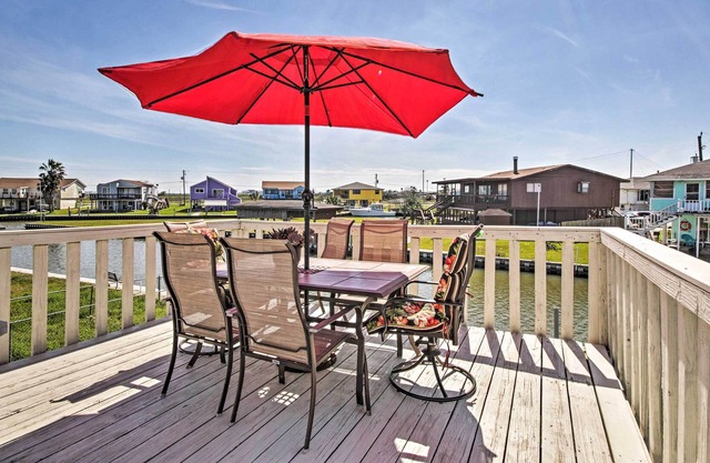 Waterfront Haven w/ Grill - 9 Mi to Surfside Beach