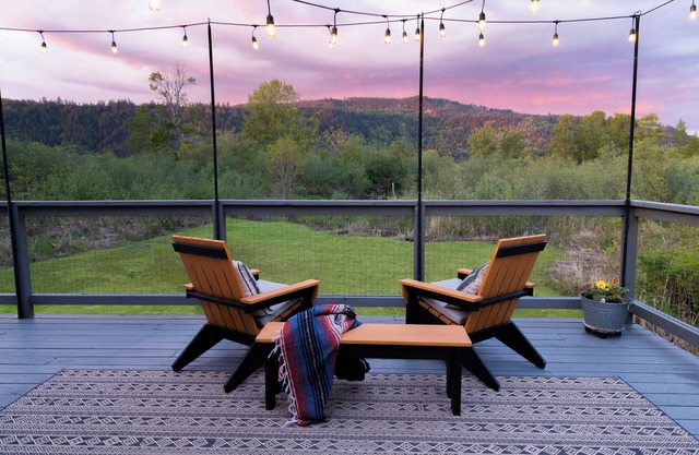 Waterfront Haven w/ Stunning Views & Guided Fishing Trips - Puget Island Escape