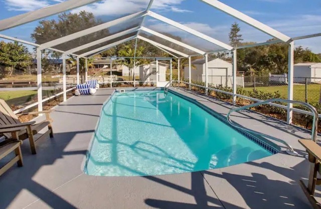 Waterfront Heated Pool Home 2br,2 Ba. 6 mi. from Sebring International Speedway