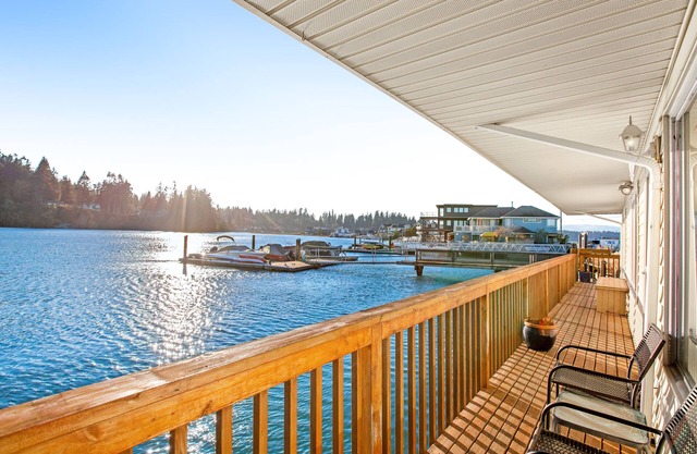 Waterfront home on a lagoon of Puget Sound with canoe, rowboat & deck - 1 dog OK