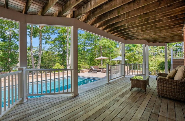 Waterfront home, dock, pool, pickleball, dog-friendly, fireplaces, a/c, jacuzzi