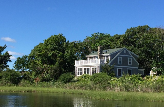 Haus am Wasser in Oak Bluffs - zu Fuß in die Stadt und zum Strand