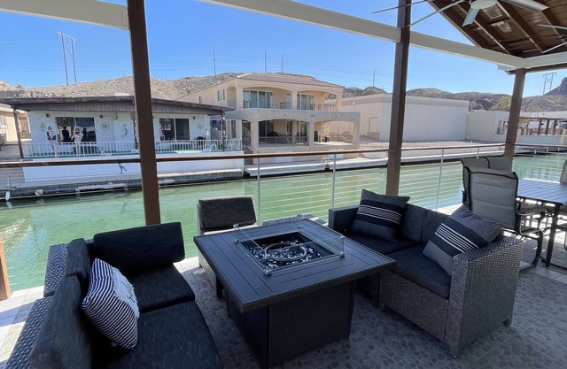 Waterfront home in the Moovalya Keys community - SNOWBIRDS WELCOME!