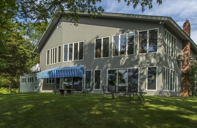 Haus am Wasser Schöne Shelter Island w / Large Deep Water Dock