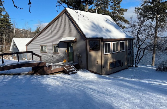 Waterfront home on Lake Champlain. Pet Friendly/Family Friendly,