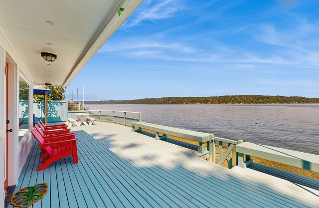 Waterfront Home on Puget Sound w/ Stunning Mount Rainier View, Deck, & Bunkhouse