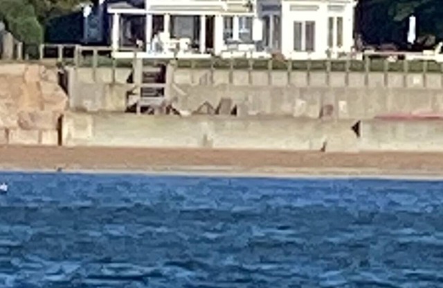 Direkt am Wasser großer Privatstrand