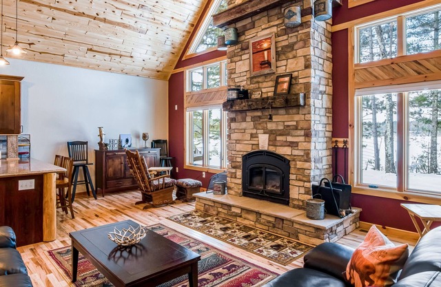Waterfront home with WiFi, central AC, dock access, and washer/dryer