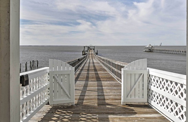 Waterfront Home w / Dock - 31 Mi in die Innenstadt von Nola!