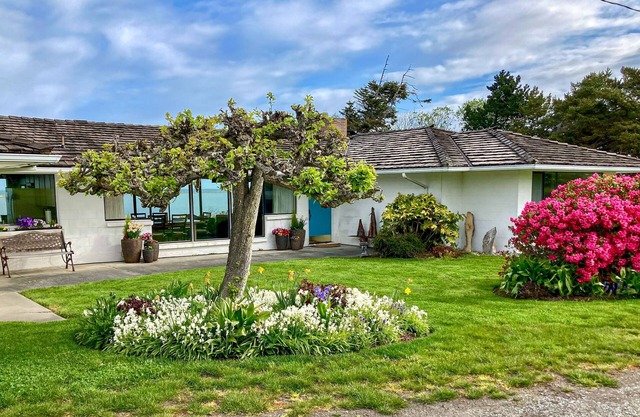 Waterfront home with bay and mountain views, beach access, fireplace