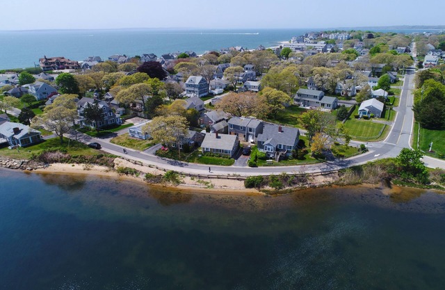 Haus am Wasser mit Blick auf den See - zu Fuß zu den Falmouth Heights-Stränden