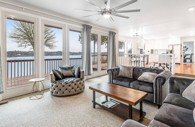 Waterfront home with large deck, gorgeous views, WiFi, & gas and wood fireplaces