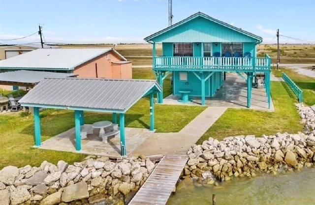 Waterfront Home With Private Fishing Pier on Turtle Bay