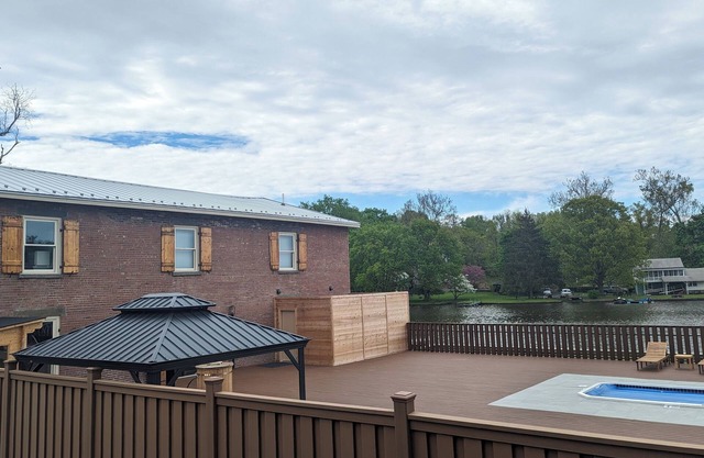 Waterfront home with spa access close to HITS/July 4th Activities