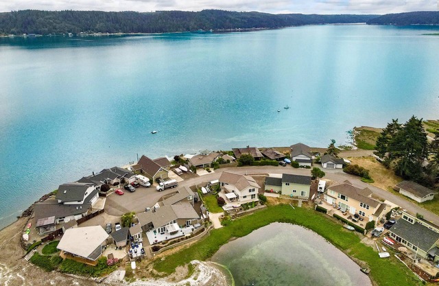 WATERFRONT! Hood Canal Home, Private Beach w/ Kayaks, Paddleboards. Kid Friendly