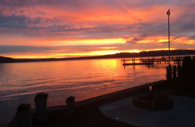 Waterfront Hoodsport Cabin, Hood Canal Beach Oasis