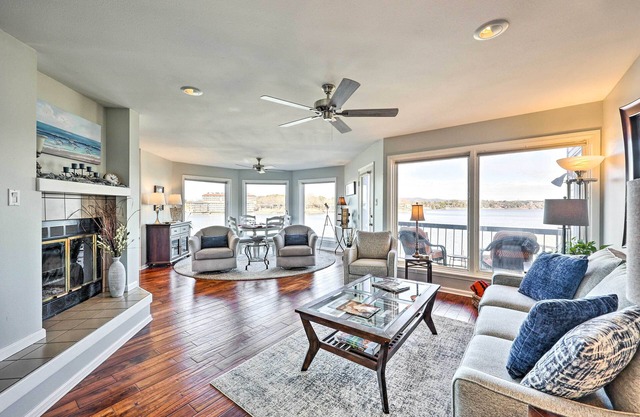 NEU! Waterfront Hot Springs Condo mit Zugang zum Pool!